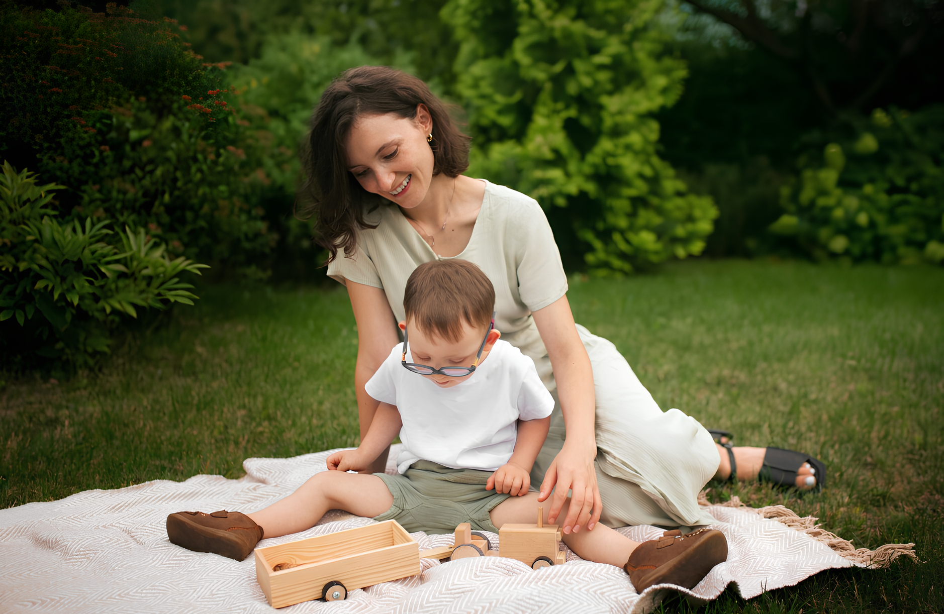 A mother gently holding her baby - Momfann believes in easing motherhood